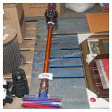 dyson v8 cordless vac -works no charger