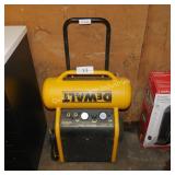 dewalt 4.5g air compressor