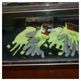 4 sz lg boss gloves (display)