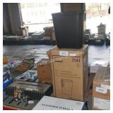 6-28qt rubbermaid trash cans