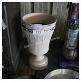 2 allen+roth planters