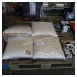 44 beige/white pillows