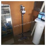 dyson v6 cordless vac - works - no charger