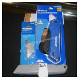 2 box knives & 5 blades (display)