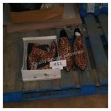 2 pair of womens boots asst size