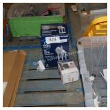 2 outdoor wall lights