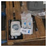 2 munchkin change & toss and wipe holder