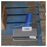 2 bluetooth speakers - not tested