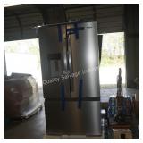 whirlpool fridge- parts only -back missing