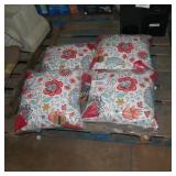 4 accent pillows