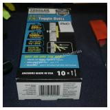 10ct toggle anchors (display)