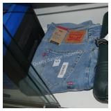new levis sz 34x32 jeans (display)