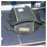 set of dewalt knee pads (display)