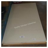 5-66ï¿½ x 34.5ï¿½ peg board