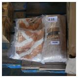 2 pillow cases and throw blanket