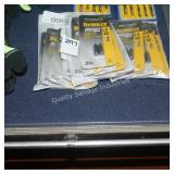 3/5pk 2pc dewalt phillips drill bits (display)