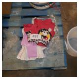 asst childrens clothes