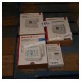 3 thermostats & 1 power adaptor