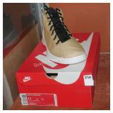 new - nike sz 11 shoes (display)