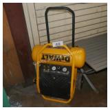 dewalt 4.5g mobile compressor