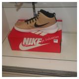 new - nike sz 11 high top shoes (display)