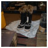 pair of espirit sz 9 boots