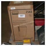 6-28qt rubbermaid trash cans