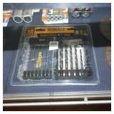 18pc dewalt drill bit set (display)