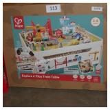 explore & play train table