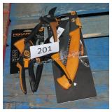 4 fiskars pruners