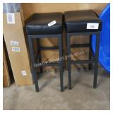 2 bar stools