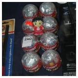 8 ooshies balls (display)