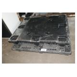 5 plastic skids