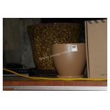 2 flower pots (display)