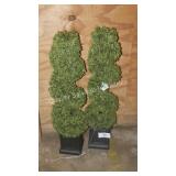 2 artificial plants