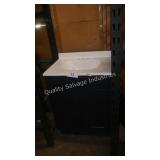 24ï¿½ vanity w top