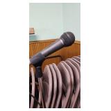 2 Mic stands & Behringer XM8500 Mic