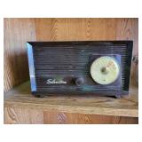 Silver tone bake lite Tube radio