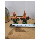2 fighting roosters