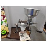 SQUEEZO STRAINER METAL