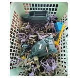 Plastic army men & misc items
