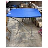 Folding table