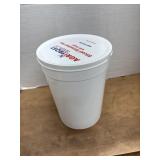 Plastic containers   X 7
