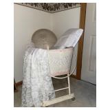 Vintage baskenette with bedding