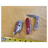 4 pocket knives