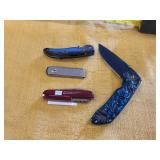 4 assorted pocket knives