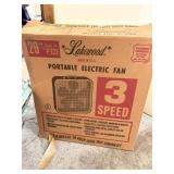 20 ï¿½ Box Fan, small VTG fan