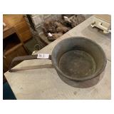 Copper pot 9 1/2 ï¿½ in diameter