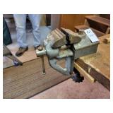 Small bench vise