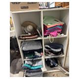 6 cube organizing shelf- no contents